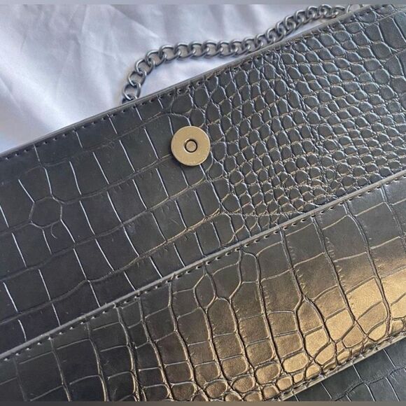 Luxury inspired Black Crocodile-Embossed Shoulder Bag - Picture 5 of 9